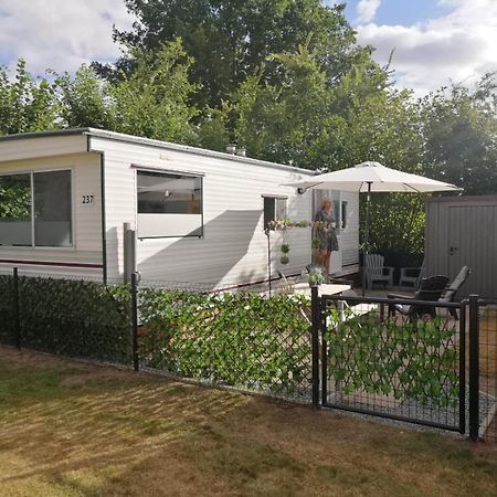 Stacaravan Op 5 Sterren Vakantiepark De Kuilart Friesland Aan Het Meer Met Zwembad 5P 237 Koudum ภายนอก รูปภาพ