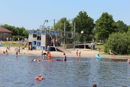 Stacaravan Op 5 Sterren Vakantiepark De Kuilart Friesland Aan Het Meer Met Zwembad 5P 237 Koudum ภายนอก รูปภาพ